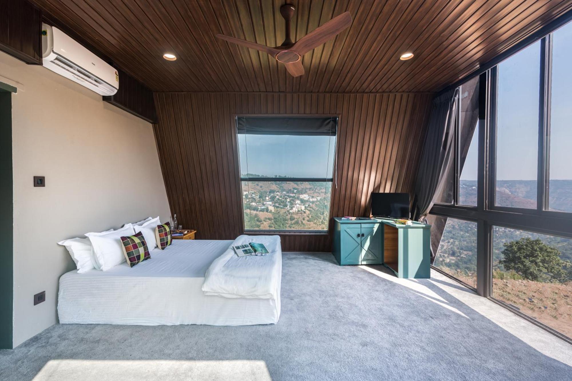 Saffronstays A Vantage, Panchgani - A Pyramid Shaped Unique Luxury Villa With Infinity Valley Views Exterior foto